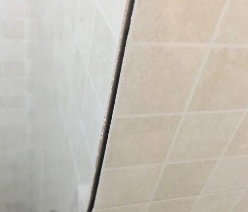 镶黄旗瓷砖空鼓维修公司分享阳台瓷砖脱落的修复过程可以分为以下几个步骤