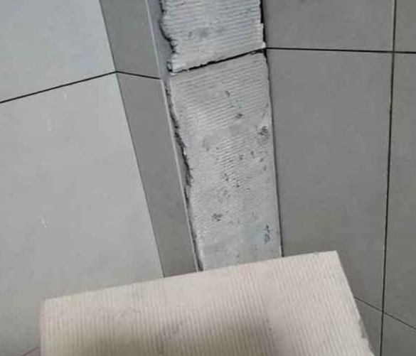 镶黄旗瓷砖空鼓维修公司分享下厨房瓷砖脱落的补救措施。
